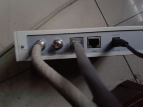 如何將廣電網絡的圓形水晶頭插入騰達設備的通用接口